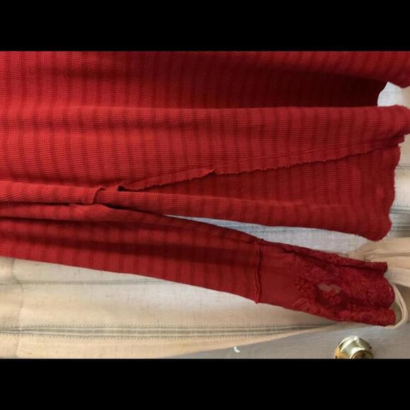 Soft surroundings Red striped ribbed T shirt with embroidered cuffs Large - Picture 5 of 7